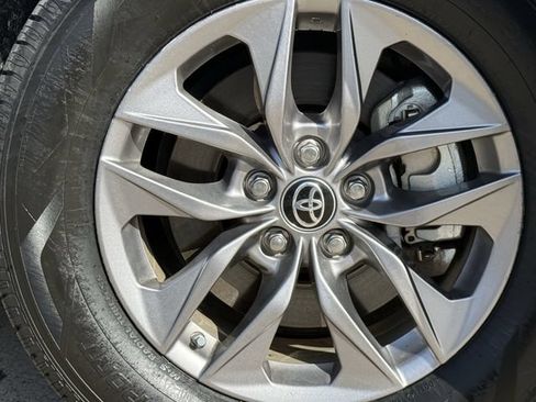 Used 2025 Toyota Sienna XLE FWD image 10