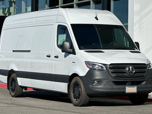 New 2024 Mercedes-Benz eSprinter 170 Cargo image 9