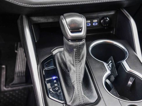 Certified 2022 Toyota Highlander XLE image 28