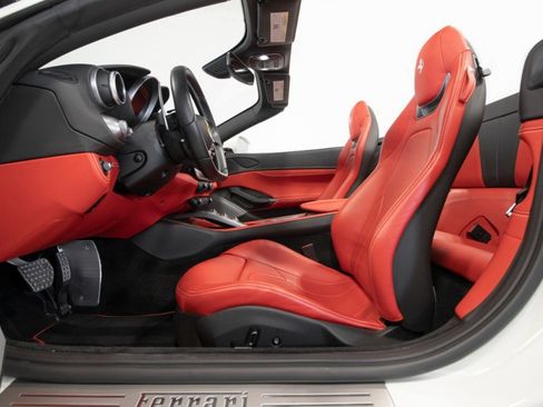 Used 2019 Ferrari Portofino image 20