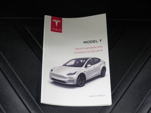 Used 2023 Tesla Model Y Long Range AWD/4WD image 23