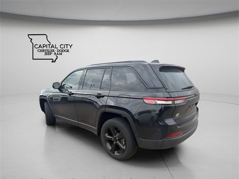 Used 2023 Jeep Grand Cherokee Limited w/ Black Appearance Package image 5