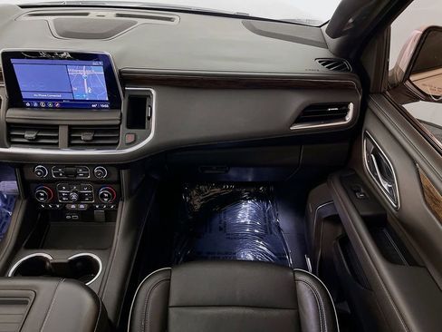 Used 2021 Chevrolet Suburban Premier w/ Premium Package AWD/4WD image 25