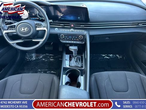 Used 2025 Hyundai Elantra SEL FWD image 16