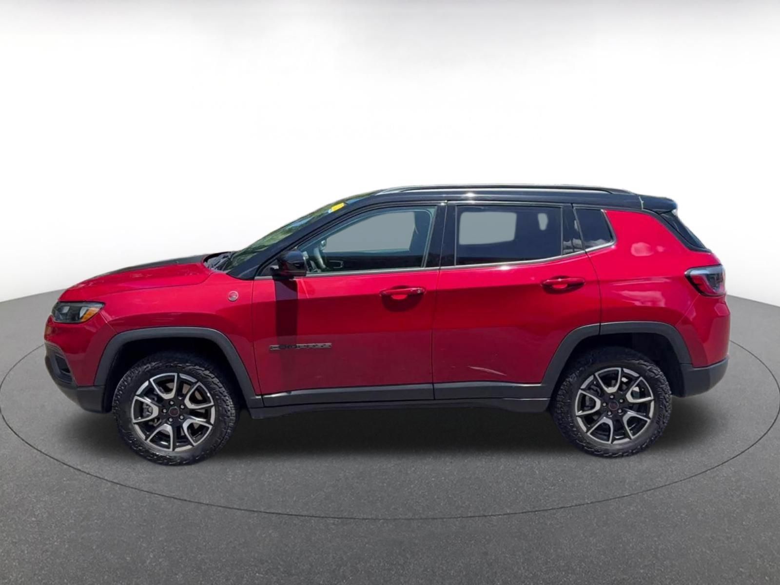 Used 2025 Jeep Compass Trailhawk AWD/4WD image 7