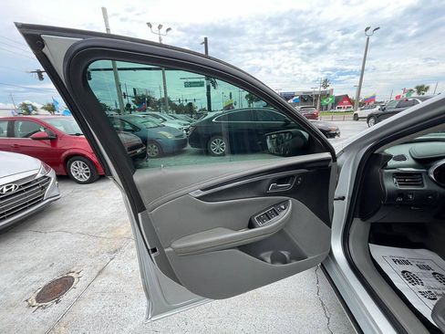 Used 2018 Chevrolet Impala LT FWD image 15