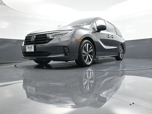 Certified 2024 Honda Odyssey Touring image 27