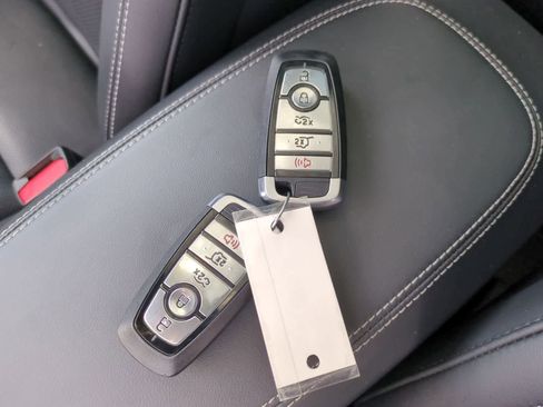 Used 2025 Ford Mustang Mach-E Premium AWD/4WD image 37