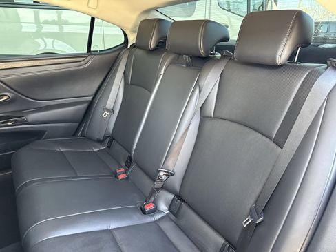 Used 2024 Lexus ES 300h w/ Premium Package image 15