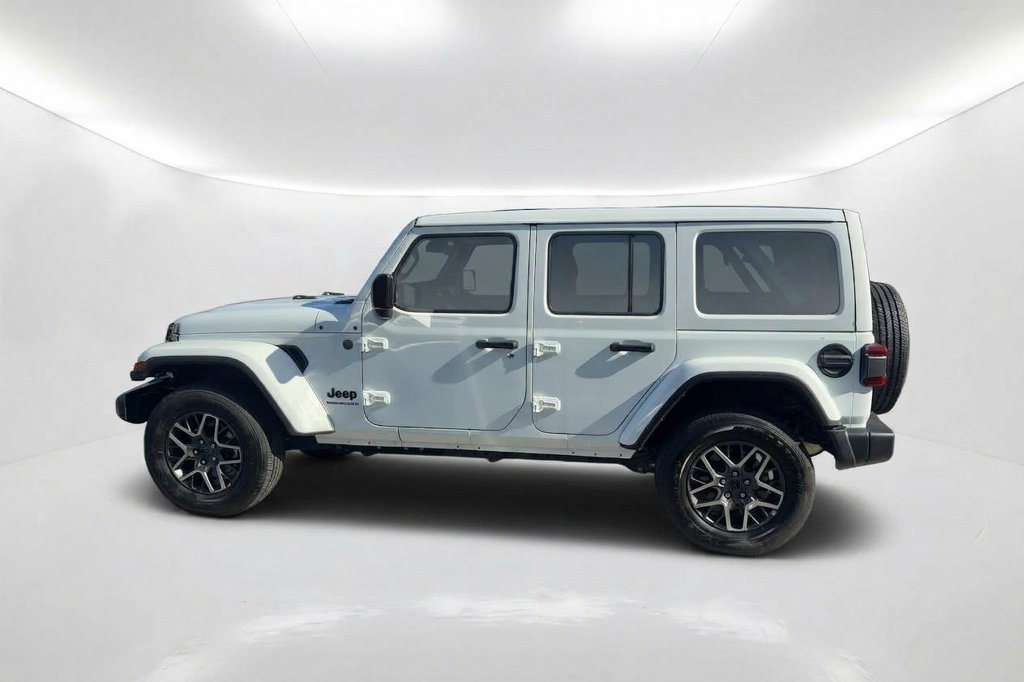 Used 2026 Jeep Wrangler Unlimited Sahara AWD/4WD image 9