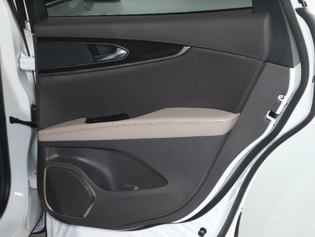 Used 2023 Lincoln Nautilus FWD w/ Premium Package image 31