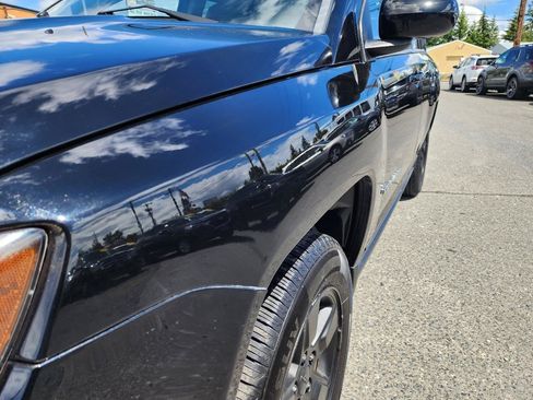 Used 2015 Jeep Compass Latitude FWD image 31