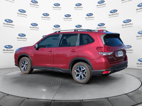 Used 2022 Subaru Forester Premium AWD/4WD image 4