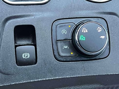Used 2023 Chevrolet Traverse Premier AWD/4WD image 34