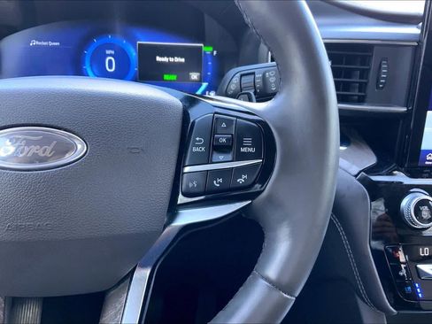 Used 2021 Ford Explorer Platinum w/ Premium Technology Package AWD/4WD image 25