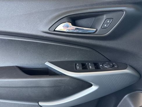 Used 2025 Chevrolet Trax LS FWD image 17