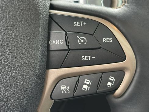 Used 2016 Jeep Grand Cherokee Overland w/ Advanced Technology Group AWD/4WD image 24