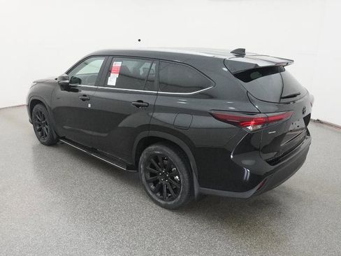 New 2026 Toyota Highlander XLE image 14