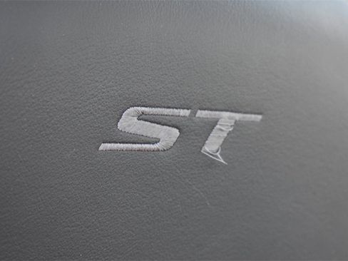 Used 2023 Buick Envision Essence w/ Sport Touring Package image 17