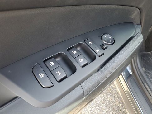 New 2025 Kia Sportage LX image 9