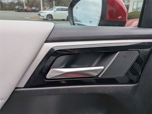 New 2025 Mitsubishi Outlander SE image 12