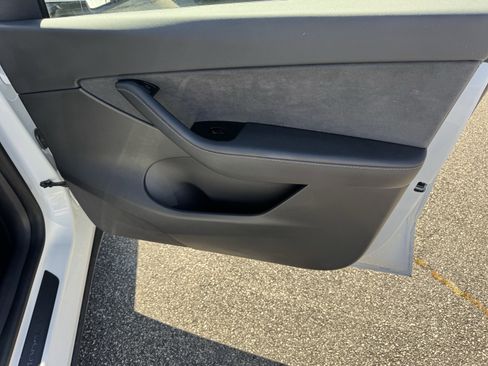 Used 2020 Tesla Model Y Long Range image 14