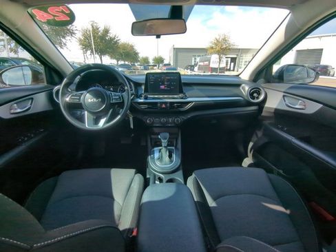 Used 2024 Kia Forte LXS w/ LXS Technology Package image 17