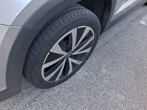 Used 2023 Volkswagen Taos SE image 5