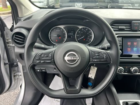 Used 2025 Nissan Versa S FWD image 18