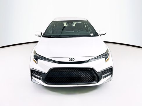 Used 2022 Toyota Corolla SE image 2