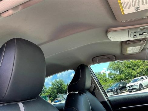Used 2019 Toyota Camry SE FWD image 18