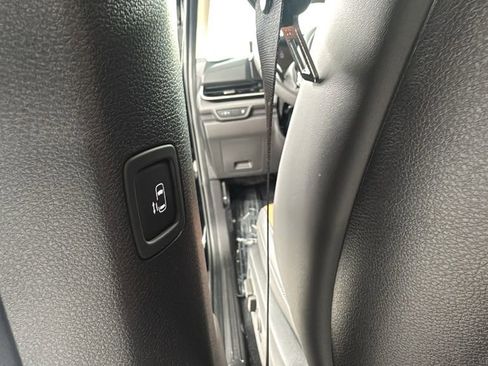 New 2026 Kia Carnival EX FWD image 17