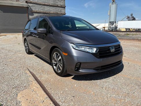 Used 2021 Honda Odyssey Touring image 2