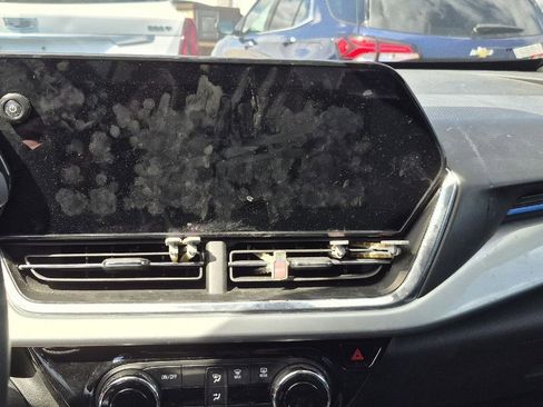 Used 2025 Chevrolet Trax LT w/ Driver Confidence Package image 9