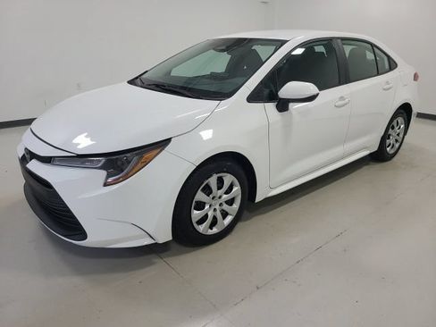 Used 2023 Toyota Corolla LE FWD image 3