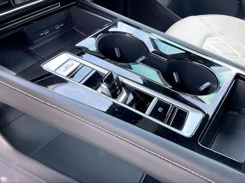 Used 2024 Volkswagen Atlas Cross Sport SEL Premium R-Line image 15