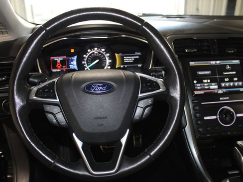 Used 2016 Ford Fusion Titanium AWD/4WD image 10