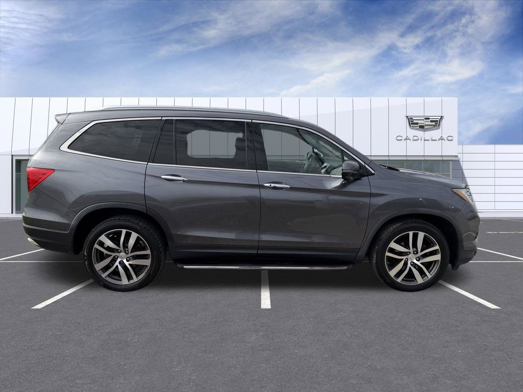Used 2017 Honda Pilot Touring image 2