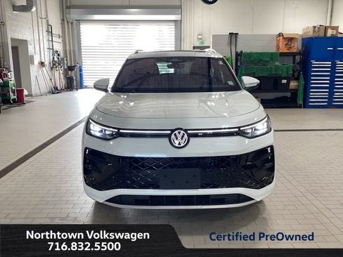 Used 2025 Volkswagen Tiguan SEL R-Line AWD/4WD image 4