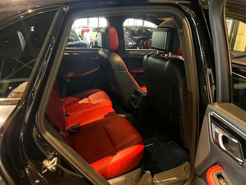 Used 2024 Porsche Macan S AWD/4WD image 28