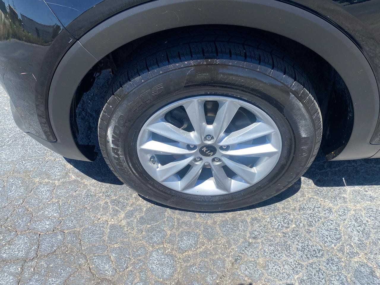 Used 2020 Kia Sorento L FWD image 4