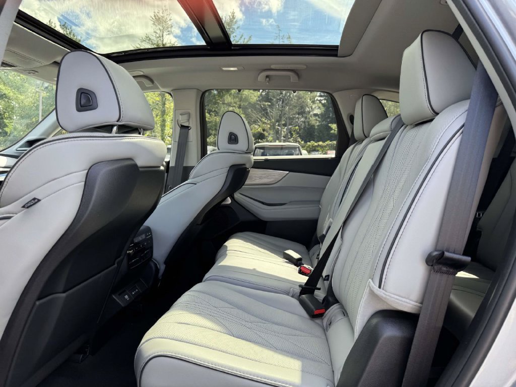 Certified 2026 Acura MDX w/ Advance Package AWD/4WD image 10
