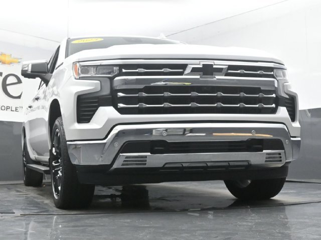 Used 2023 Chevrolet Silverado 1500 LTZ w/ LTZ Convenience Package II AWD/4WD image 3
