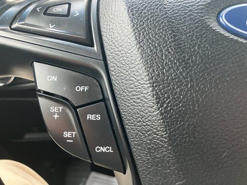 Used 2019 Ford Edge SE FWD image 23