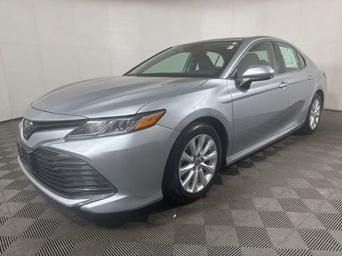 Used 2019 Toyota Camry LE image 8