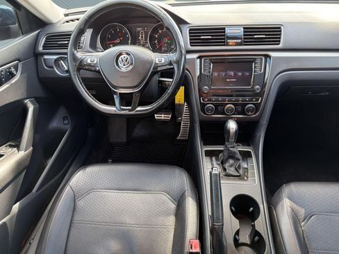 Used 2018 Volkswagen Passat 2.0T R-Line FWD image 29