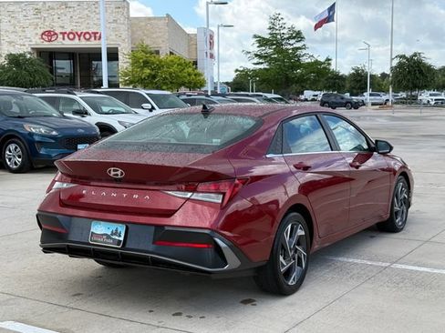 Used 2025 Hyundai Elantra SEL FWD image 5
