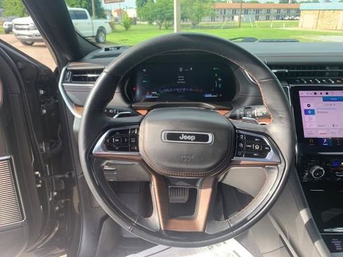 Used 2023 Jeep Grand Cherokee Summit w/ Advanced Protech Group IV AWD/4WD image 13