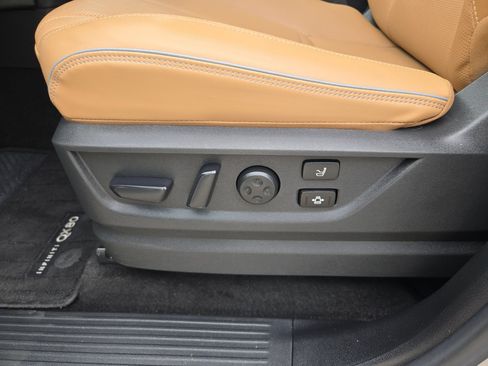 Used 2025 INFINITI QX80 Sensory AWD/4WD image 14