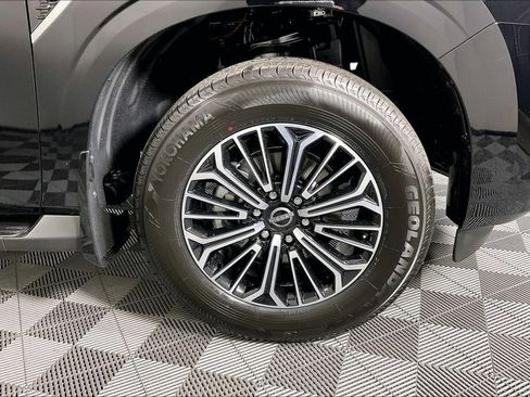 New 2026 Nissan Armada SL w/ Captain's Chari Seat Package image 18